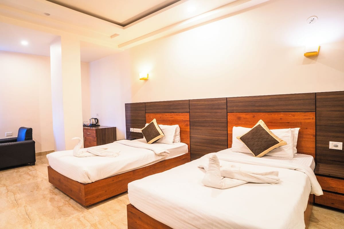 Deluxe Twin Room | In-room safe