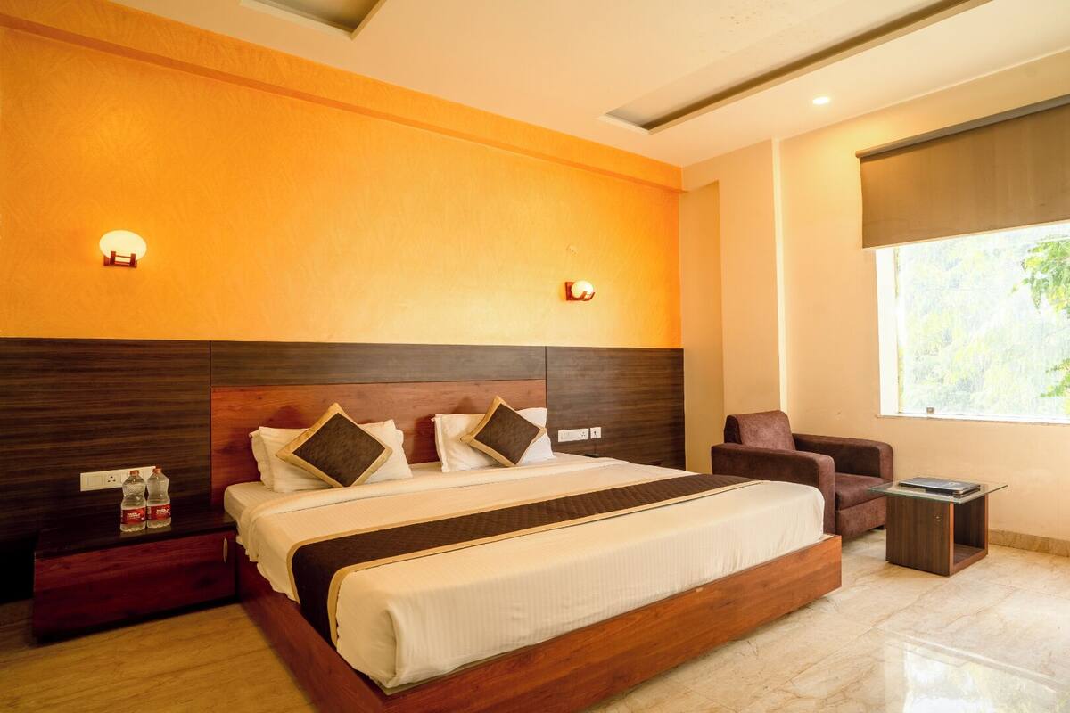 Deluxe Double Room | In-room safe