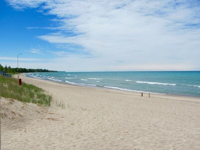 Private country suite, luxurious hot tub, open concept, King bed, pet friendly.