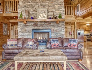 Een televisie, een open haard, videogames en een dvd-speler