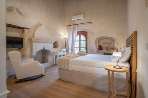 3 bedrooms, in-room safe, desk, iron/ironing board - Villa with garden, inneryard and terrace with a view to Talean Mountains (Melidoni Rethymni)