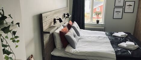 Classic Double Room, Shared Bathroom | Hypo-allergenic bedding, free WiFi, bed sheets