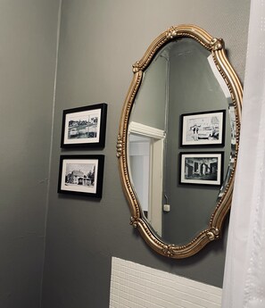 Shower, hair dryer, towels, soap - Agardhs Pensionat (Sveg)