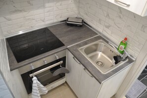 Mikrowelle, Toaster, Küchenrolle