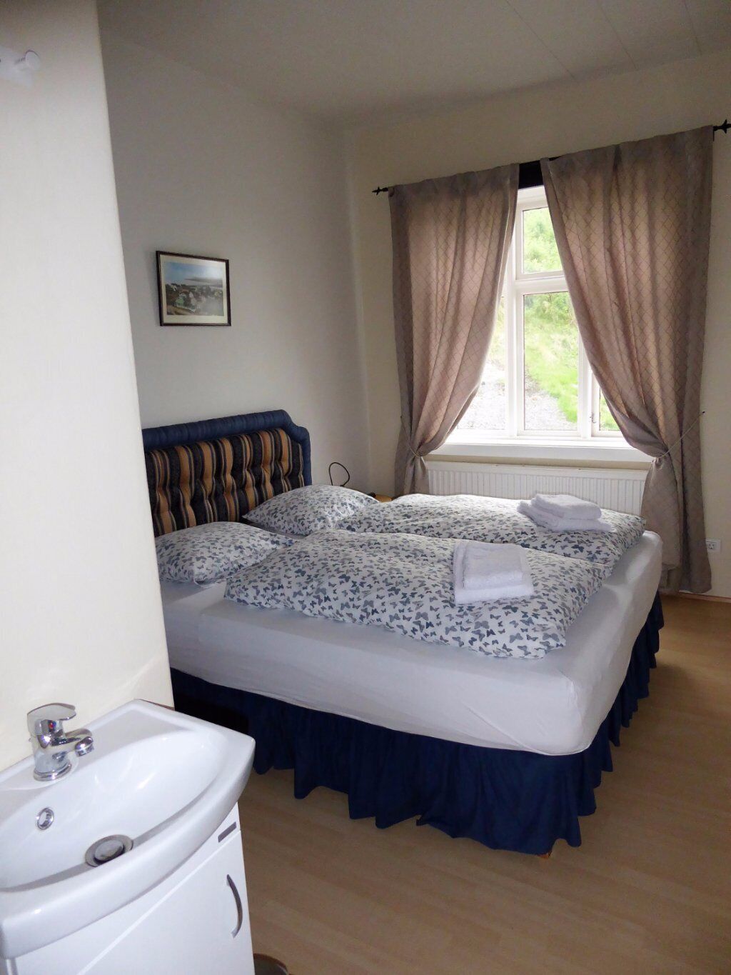 Double Room, Shared Bathroom | Free WiFi, bed sheets