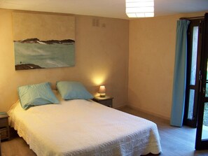 5 bedrooms, iron/ironing board, free WiFi, bed sheets