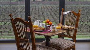 Desayuno completo gratuito y diario