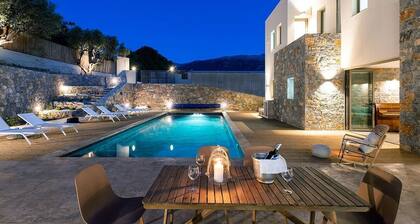 Villa Adagio - Brandneue Villa mit 5 Schlafzimmern - umweltfreundlicher, beheizter Pool