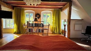 1 bedroom, desk, free WiFi, bed sheets