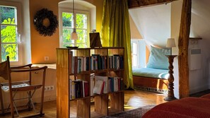 1 bedroom, desk, free WiFi, bed sheets