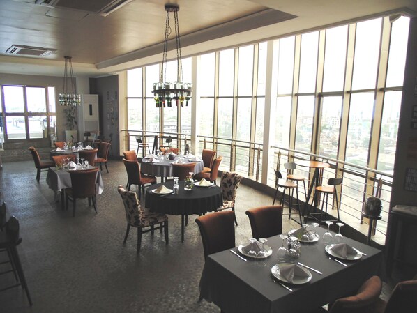 Frühstück, Mittagessen, Abendessen, lokale und internationale Küche 