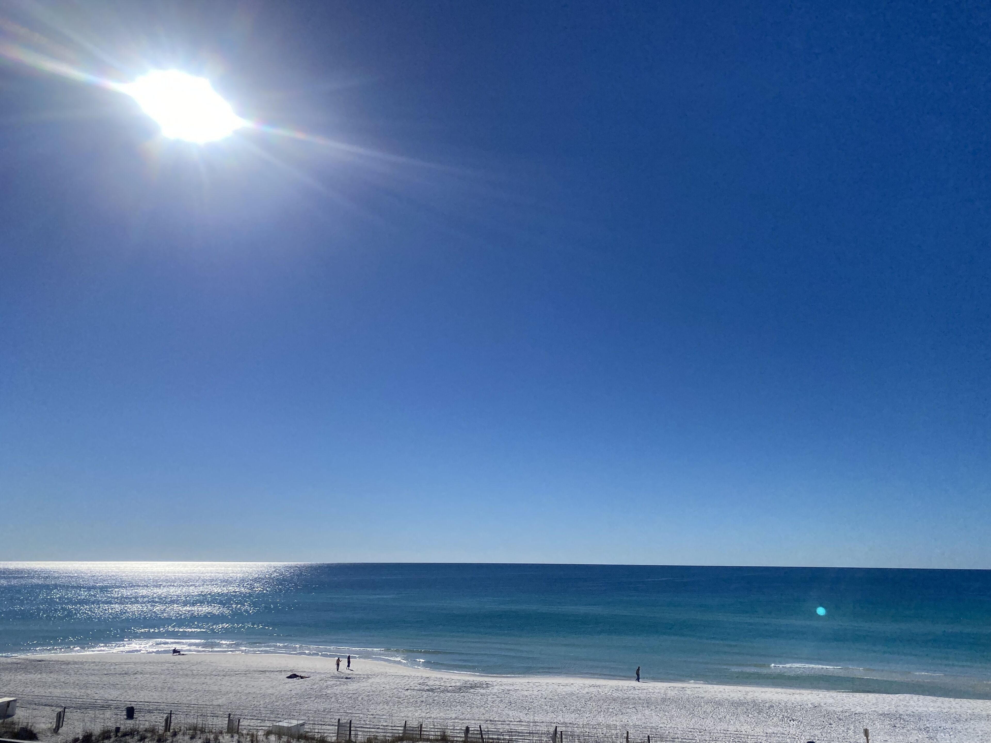 Na praia, espreguiçadeiras 