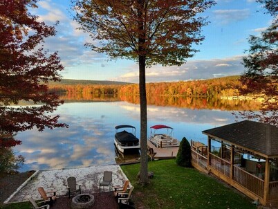 Pocono Area Lakefront Estate, GREAT FOR KIDS, Pontoon boat for rent, game room.