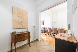 Interior - Victoria Supreme Suite (Athina)