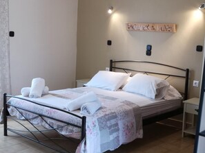 Studio, Sea View | Iron/ironing board, free WiFi - Ocean Front Studios (Kefalonia)