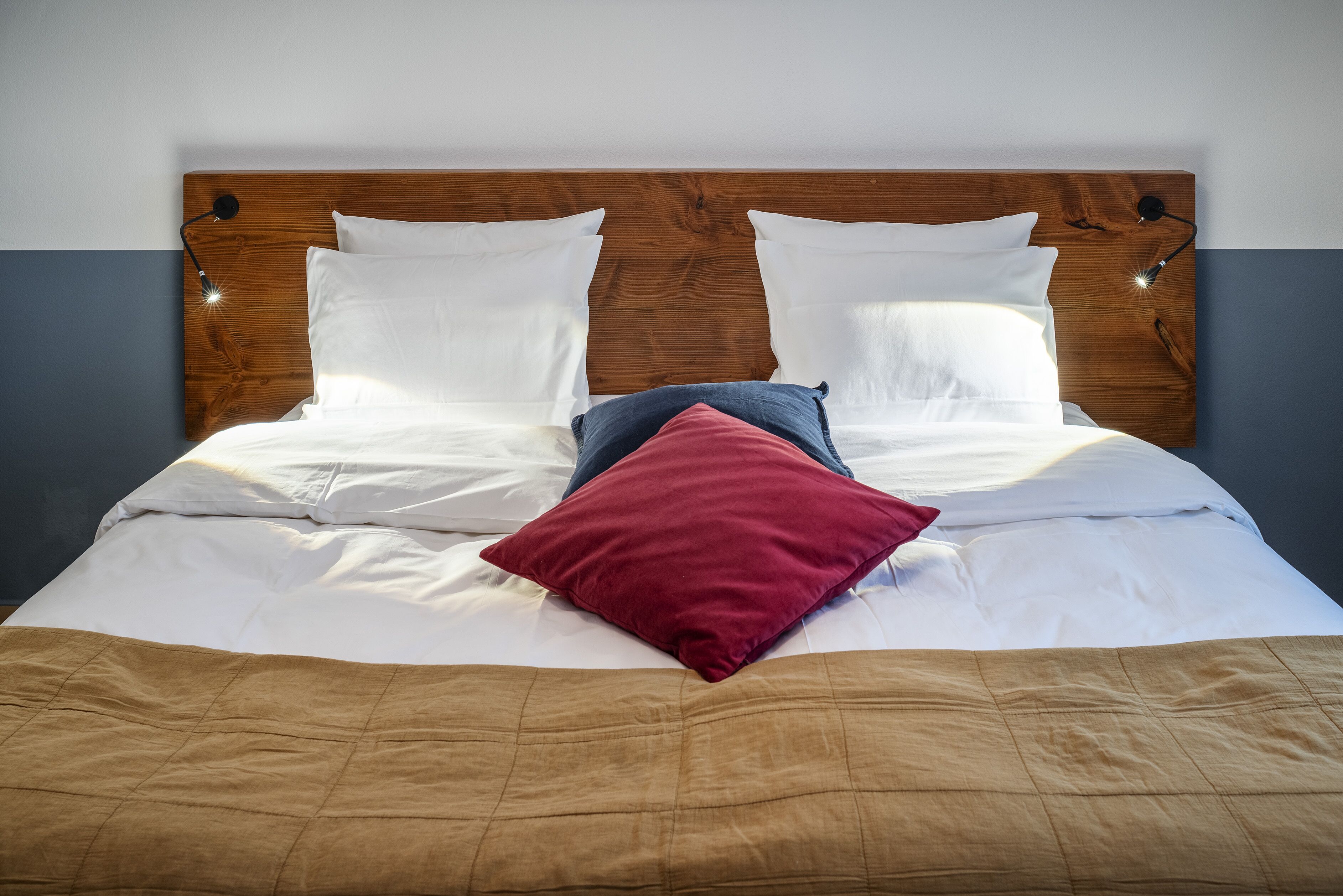 basement small room 1 double bed | 1 bedroom, individually decorated, iron/ironing board, free wifi