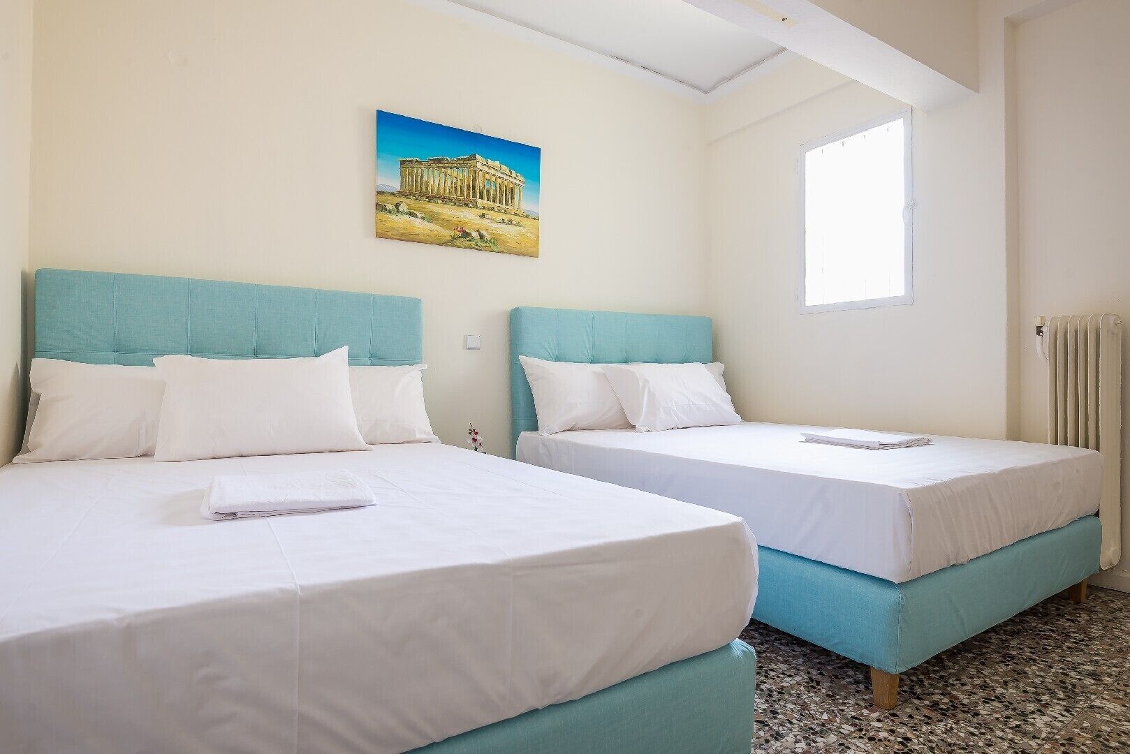 3 habitaciones, tabla de planchar con plancha, wifi y ropa de cama 