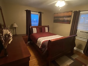 2 chambres, fer et planche à repasser, Wi-Fi, draps fournis