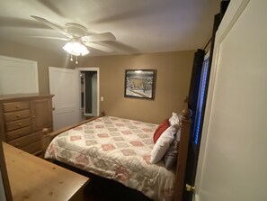 2 bedrooms, iron/ironing board, WiFi, bed sheets - Everything and more. (Norfolk)