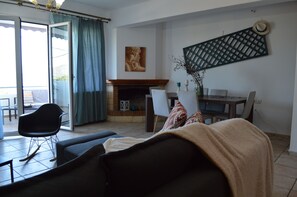 Smart TV, fireplace, books - Neptune Beach Apt !! (Elounda)