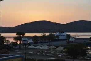 Property grounds - Neptune Beach Apt !! (Elounda)