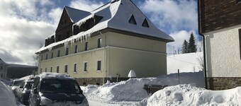Ferienwohnung direkt am Loipeneinstieg
Lademöglichkeit E-Auto / Hybrid!