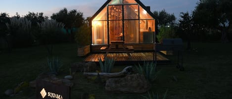 Design Cabin, 1 King Bed, Garden View | Terrace/patio