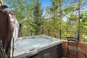 Bain à remous extérieur