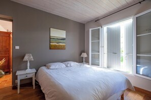 3 bedrooms, iron/ironing board, free WiFi, bed sheets