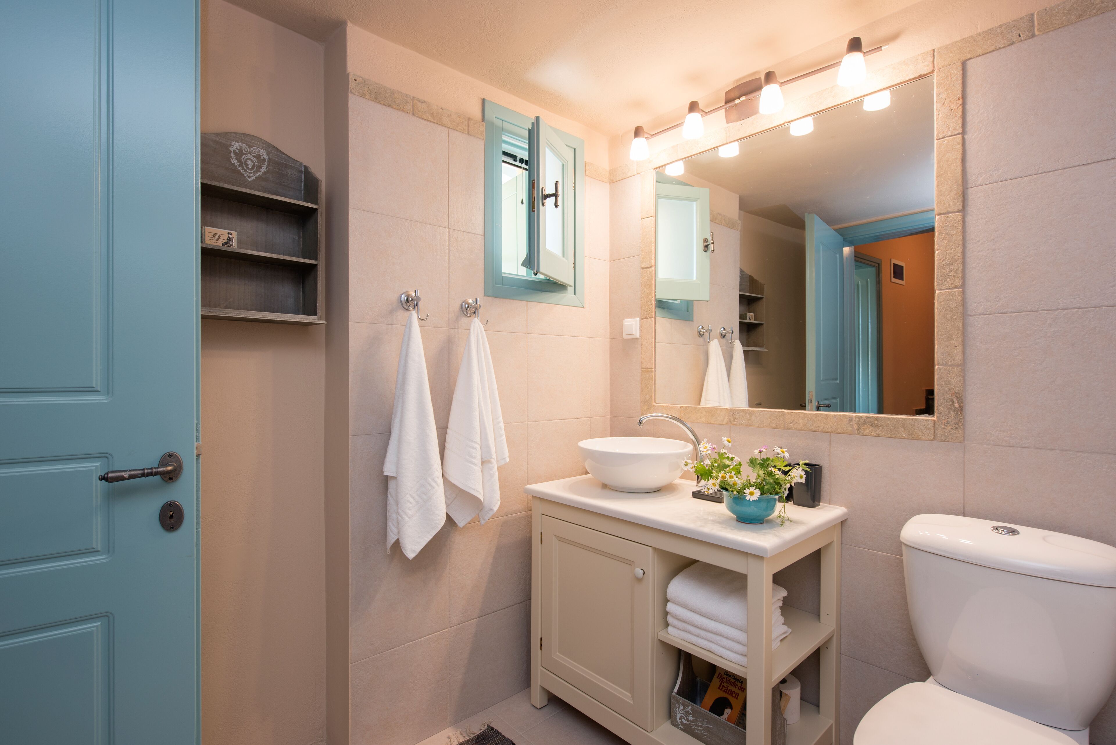Apartment | Badezimmer | Badewanne, kostenlose Toilettenartikel, Haartrockner, Handtücher