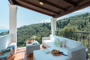 Villa, 2 slaapkamers, privézwembad | Balkon