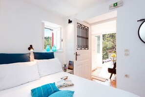 Villa, 2 slaapkamers, privézwembad | Een bureau, een strijkplank/strijkijzer, gratis wifi, beddengoed