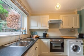 Fridge, microwave, dishwasher, freezer - Sea Breeze, Brancaster, Norfolk (Brancaster)