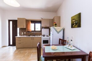 Fridge, oven, coffee/tea maker, electric kettle