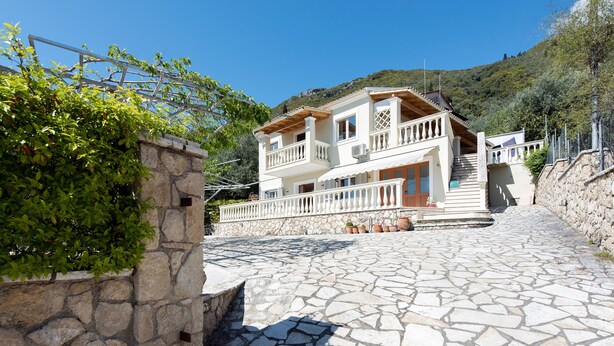 Property grounds - Karitas Place (Corfu)