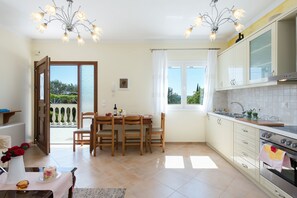 Apartment, 1 Schlafzimmer | Wohnbereich | Flachbildfernseher