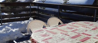 APARTMENT ON THE GROUND FLOOR FACING SOUTH NEAR THE SLOPES + PRIVATE PARKING