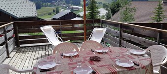 APARTMENT ON THE GROUND FLOOR FACING SOUTH NEAR THE SLOPES + PRIVATE PARKING