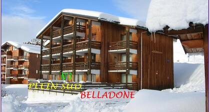 APARTMENT ON THE GROUND FLOOR FACING SOUTH NEAR THE SLOPES + PRIVATE PARKING