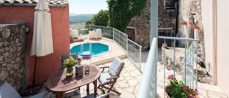 House, 2 Bedrooms | Balcony