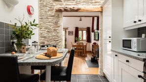Private kitchen - Charming rural Water Mill conversion with private hot tub & EV charging (Looe)