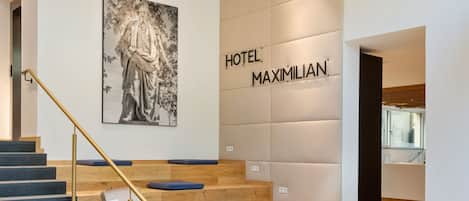 Coin salon dans le hall