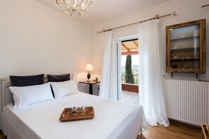 บ้านพัก, 3 ห้องนอน | โต๊ะทำงาน, เตารีด/โต๊ะรีดผ้า, Wi-Fi ฟรี, ผ้าปูที่นอน