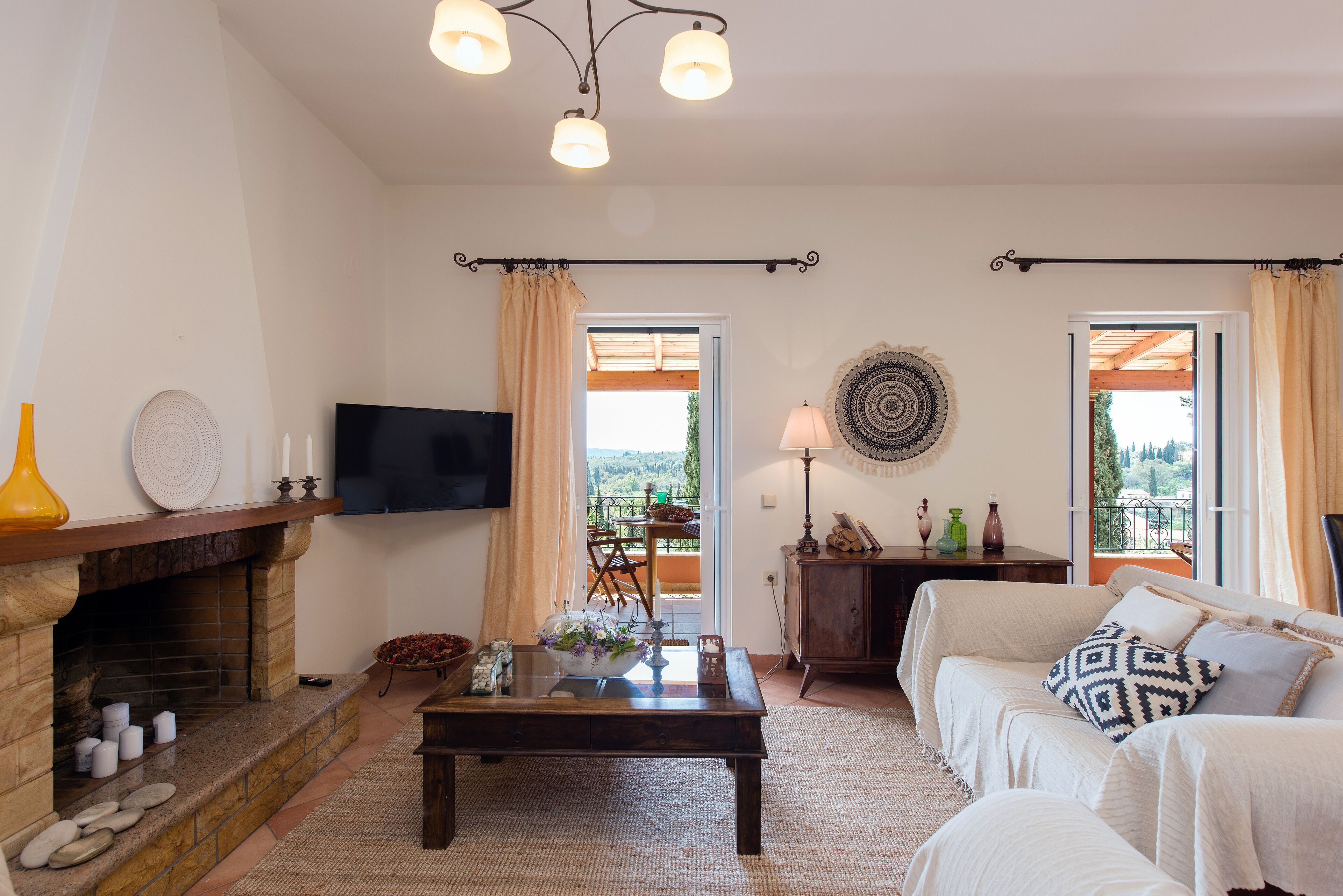 House, 3 Bedrooms | Living room | Flat-screen TV, fireplace