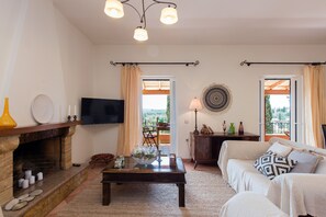 House, 3 Bedrooms | Ruang tamu | TV skrin rata, pendiangan