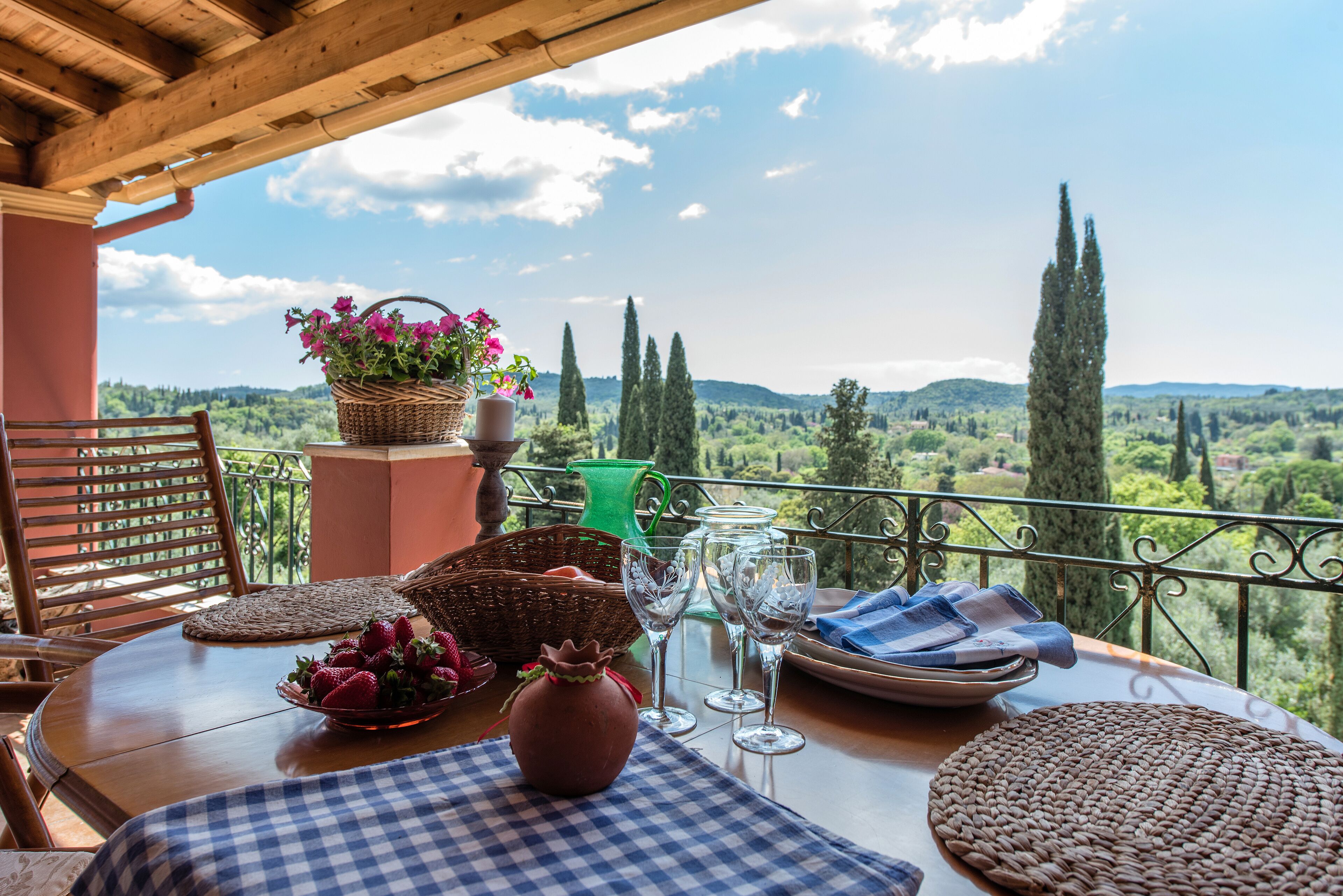 House, 3 Bedrooms | Balcony