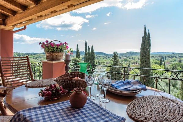 House, 3 Bedrooms | Balkoni