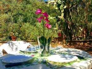 Outdoor dining - Studio & large garden 200m Calvi beach (Calvi)