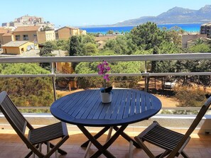 Outdoor dining - Studio & large garden 200m Calvi beach (Calvi)