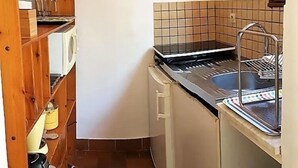コーヒー / ティーメーカー、冷蔵庫、電子レンジ、電気ポット